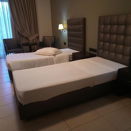 Amalias Hotel Kourouta Exterior foto