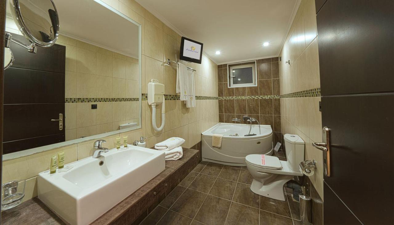 Amalias Hotel Kourouta Exterior foto