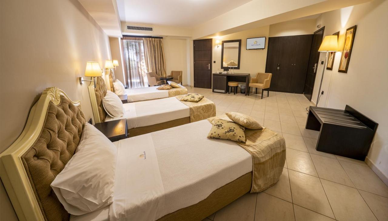 Amalias Hotel Kourouta Exterior foto