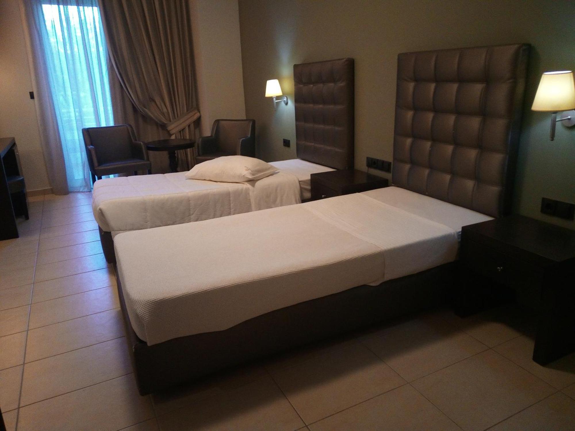 Amalias Hotel Kourouta Exterior foto